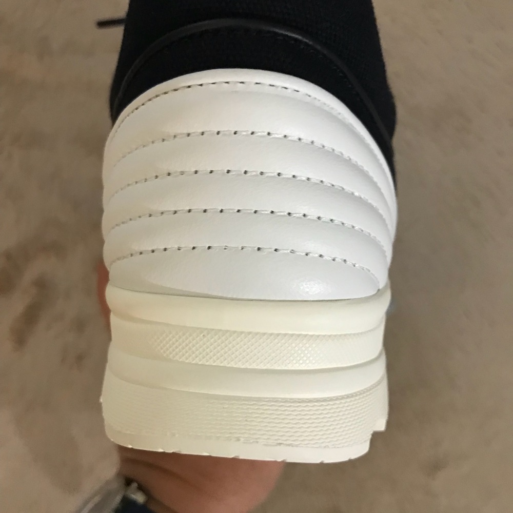 New in box Chanel 17c sneakers, size 9. Never worn - Picture 6 of 8